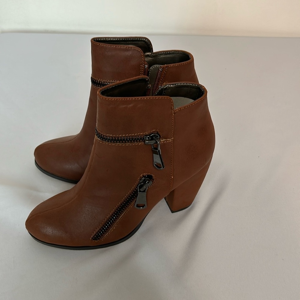 NWOT size 9 by Michael Antonio, leather booties with zipper adornment